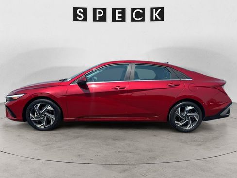 Used 2024 Hyundai Elantra Limited FWD image 3