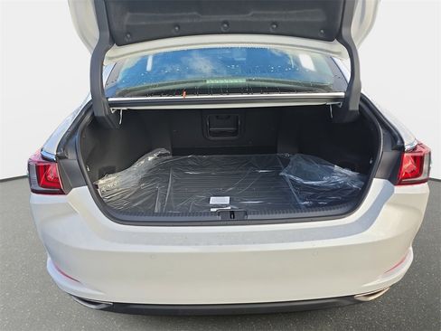 New 2025 Lexus ES 350 Luxury image 12