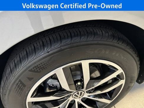 Certified 2025 Volkswagen Jetta SE w/ Sunroof Package image 32