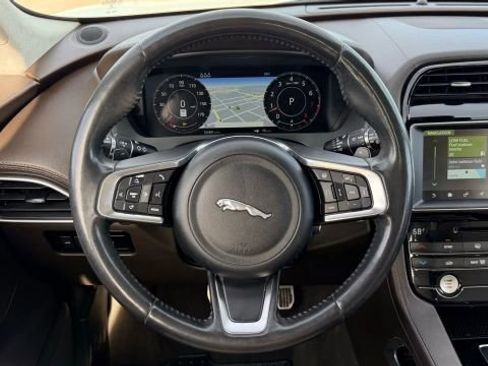 Used 2019 Jaguar F-PACE Prestige image 28