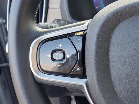 Used 2025 Volvo XC90 B6 Plus image 20