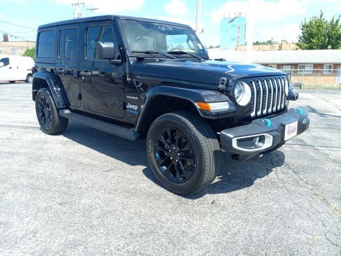 Used 2022 Jeep Wrangler Unlimited Sahara w/ Cold Weather Group AWD/4WD image 3