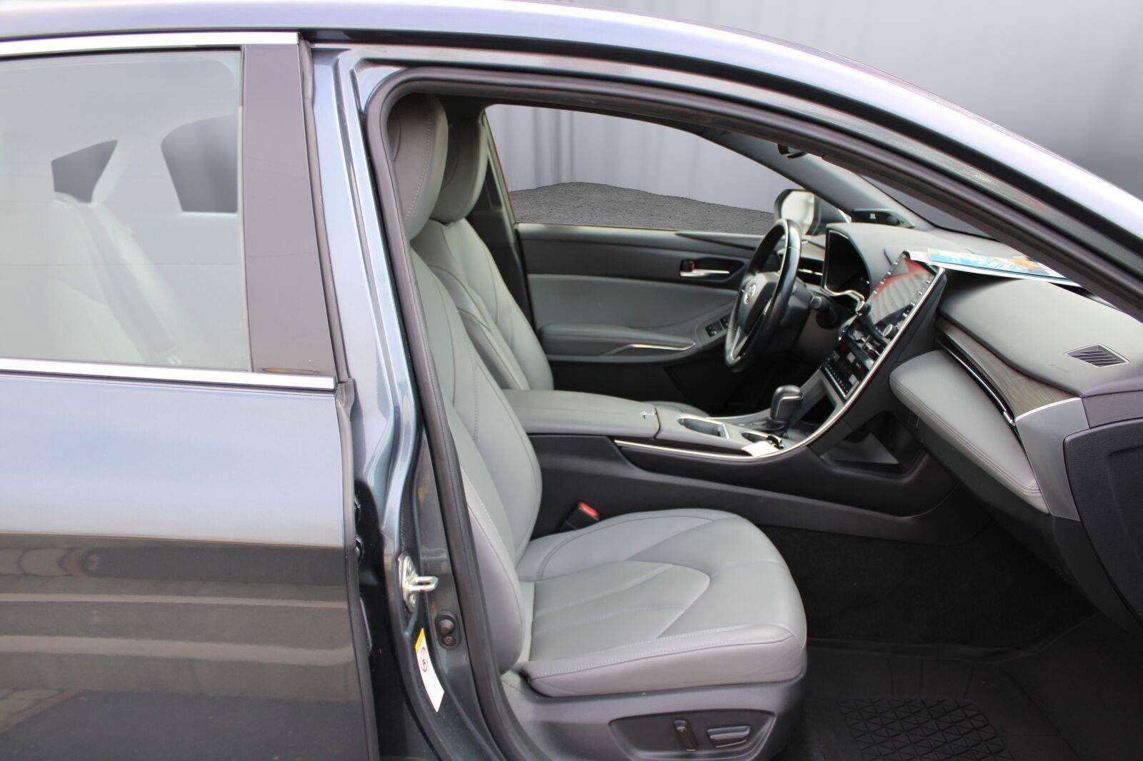Used 2019 Toyota Avalon XLE FWD image 39