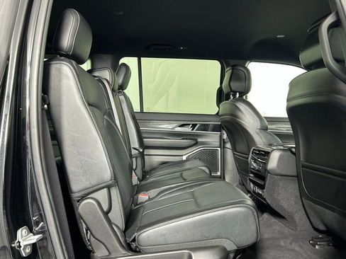 Used 2022 Jeep Wagoneer Series II image 13