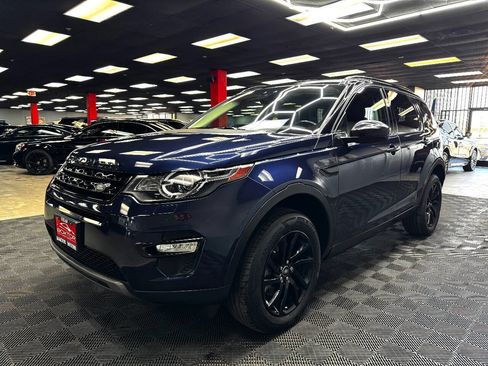 Used 2017 Land Rover Discovery Sport SE image 6