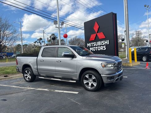 Used 2019 RAM 1500 Laramie AWD/4WD image 1