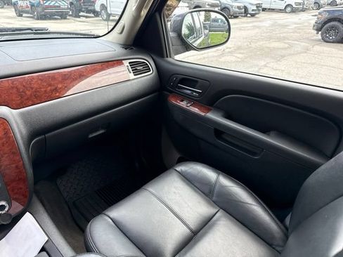 Used 2010 Chevrolet Silverado 1500 LTZ w/ Convenience Package AWD/4WD image 17