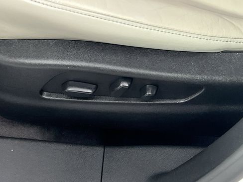 Used 2020 Cadillac XT4 Premium Luxury w/ Enhanced Visibility Package image 15