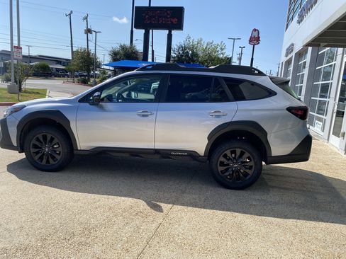 Used 2025 Subaru Outback Onyx Edition XT AWD/4WD image 12
