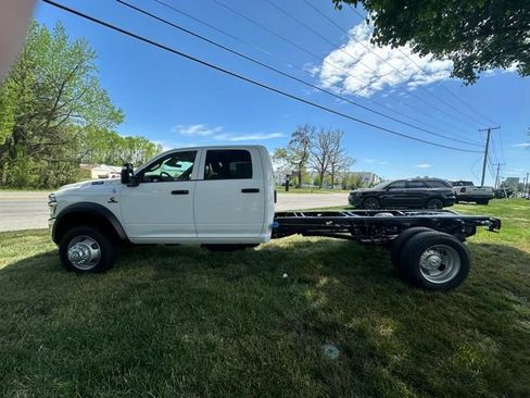 New 2026 RAM 5500 Tradesman w/ Chrome Appearance Group AWD/4WD image 3