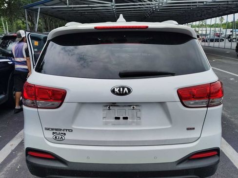 Used 2017 Kia Sorento FWD w/ LX Convenience Package image 7
