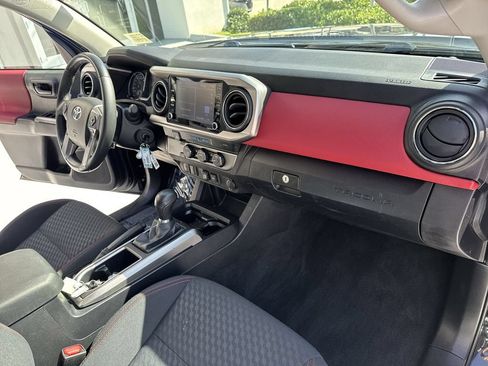 Used 2022 Toyota Tacoma SR5 w/ Technology Package RWD image 32