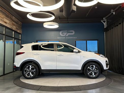 Used 2021 Kia Sportage LX AWD/4WD image 2