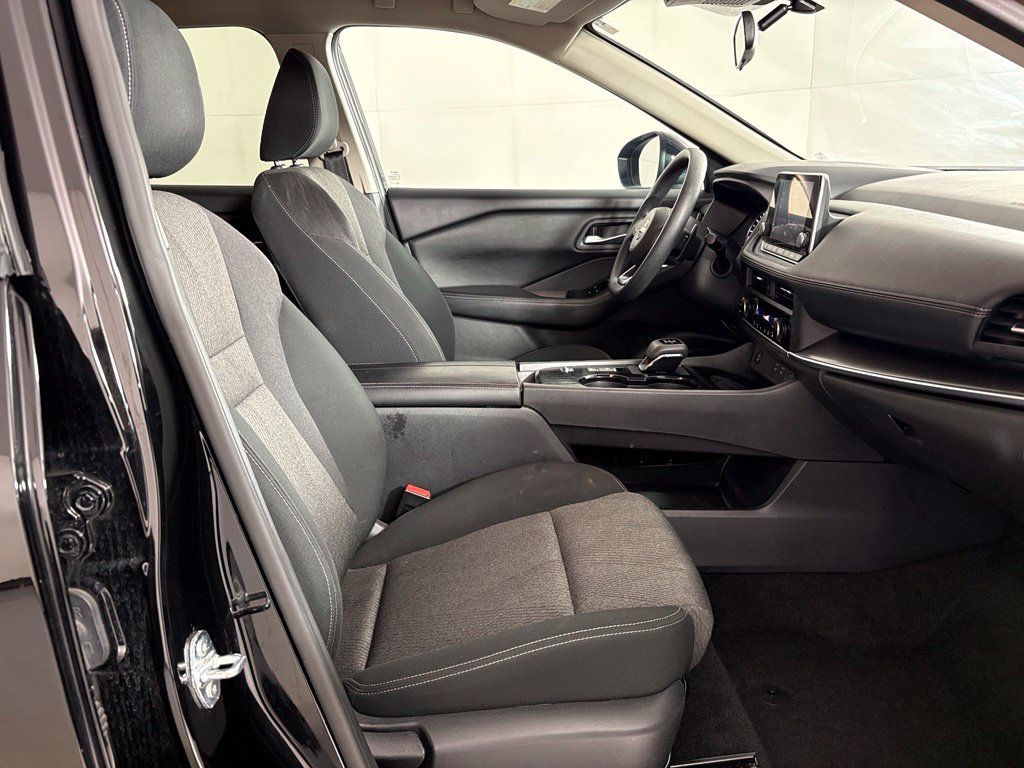 Used 2024 Nissan Rogue SV FWD image 42