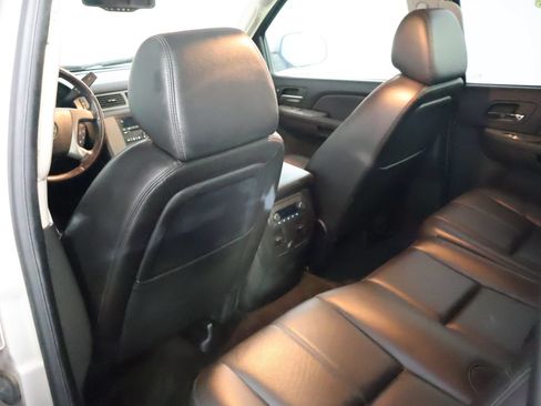 Used 2009 Chevrolet Avalanche LT w/ Luxury Package AWD/4WD image 42