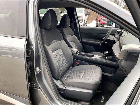 Used 2025 Nissan Kicks SV image 10