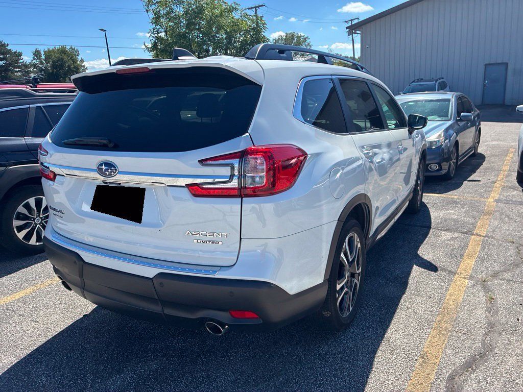 Used 2024 Subaru Ascent Limited w/ Technology Package AWD/4WD image 3