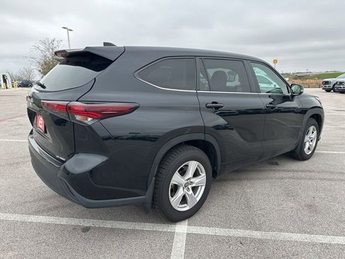 Used 2024 Toyota Highlander LE image 8