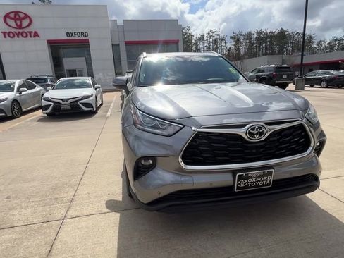 Used 2026 Toyota Highlander Limited image 9