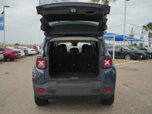 Used 2023 Jeep Renegade Altitude w/ Convenience Group I AWD/4WD image 7