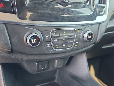 Certified 2021 Chevrolet Traverse LS FWD image 25