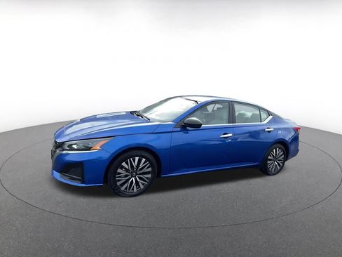 Used 2025 Nissan Altima 2.5 SV image 8