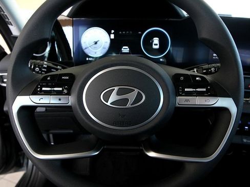 Used 2024 Hyundai Elantra SEL image 15