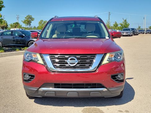 Used 2018 Nissan Pathfinder Platinum FWD image 2