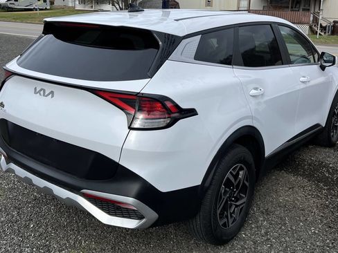 Used 2025 Kia Sportage LX image 3