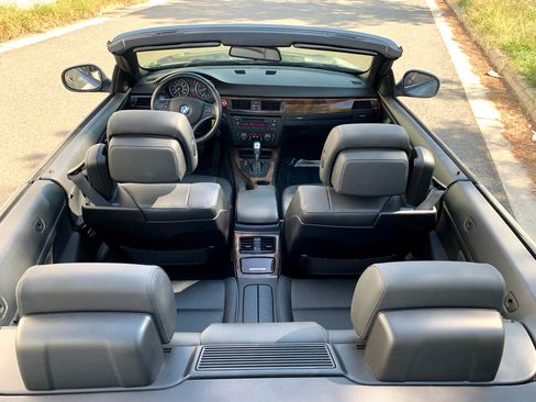Used 2010 BMW 328i Convertible image 2