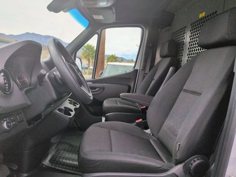 Used 2023 Mercedes-Benz Sprinter 2500 image 14