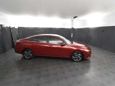 Used 2025 Hyundai Elantra SEL image 4