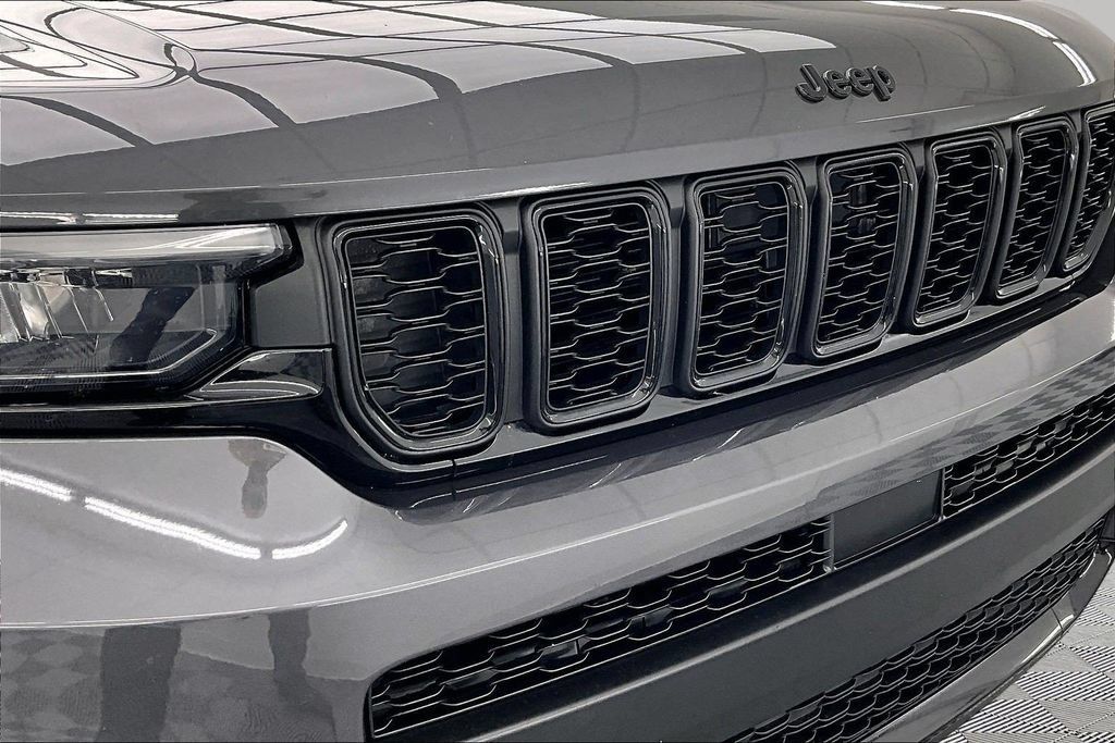 Used 2024 Jeep Grand Cherokee L Laredo AWD/4WD image 29