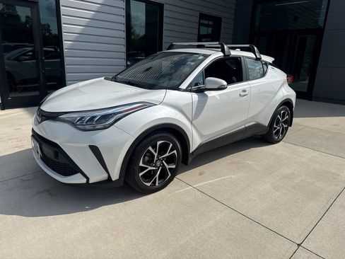 Used 2021 Toyota C-HR XLE FWD image 2