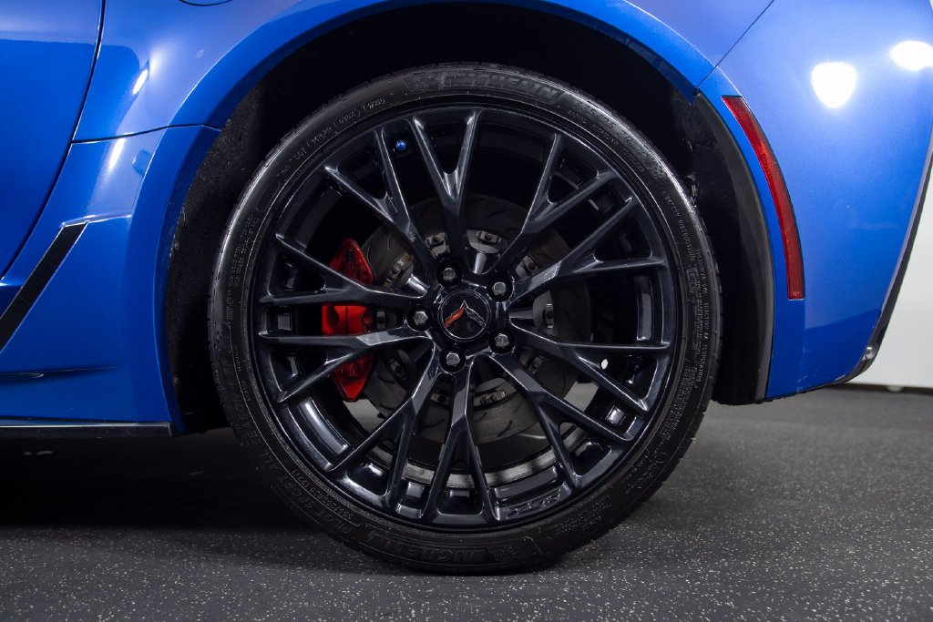 Used 2016 Chevrolet Corvette Z06 w/ 3LZ Preferred Equipment Group RWD image 9