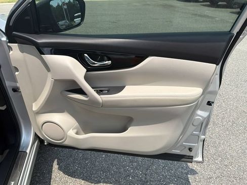 Used 2020 Nissan Rogue Sport SV FWD image 14