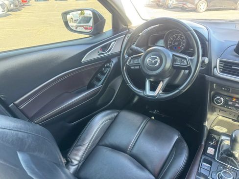 Used 2018 MAZDA MAZDA3 Touring FWD image 25
