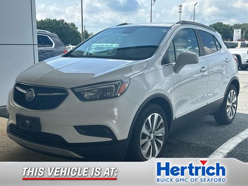Used 2020 Buick Encore Preferred FWD image 1