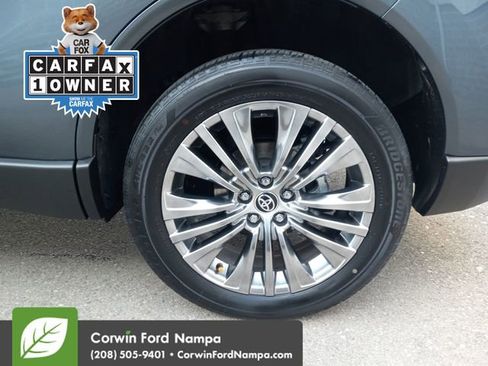 Used 2023 Toyota Venza XLE image 31