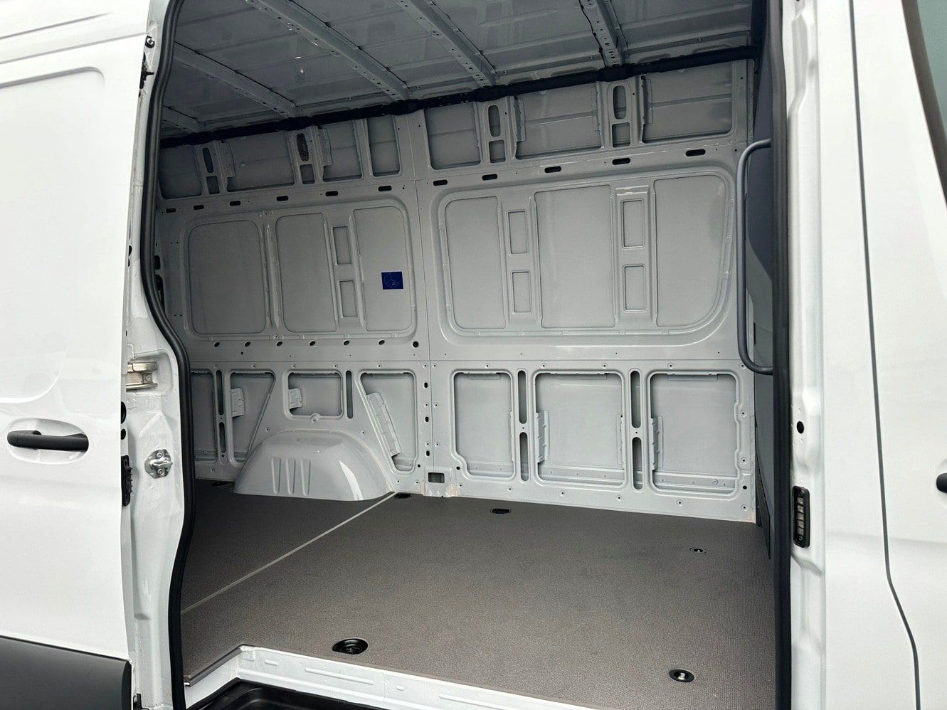 Used 2025 Mercedes-Benz Sprinter 2500 image 19