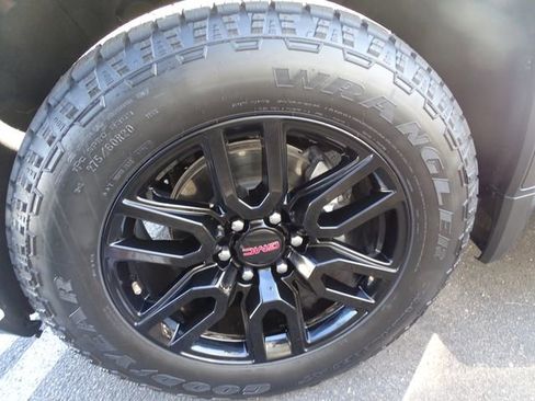 Used 2022 GMC Sierra 1500 Elevation w/ LPO, Elevation Black Package image 4