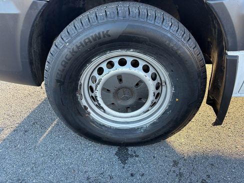 Used 2016 Mercedes-Benz Sprinter 2500 image 10