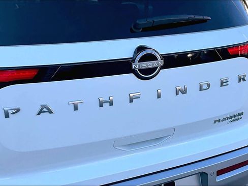 Used 2024 Nissan Pathfinder Platinum w/ Cargo Package image 28