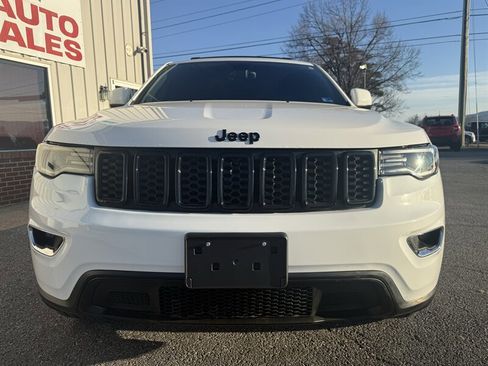 Used 2017 Jeep Grand Cherokee Altitude image 6