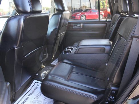 Used 2017 Lincoln Navigator Select image 15