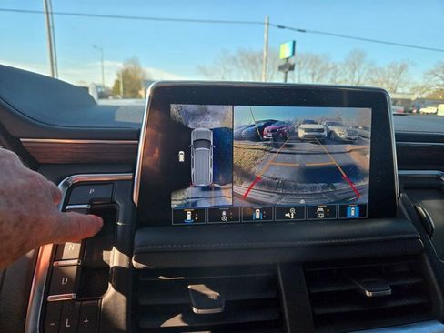 Used 2021 Chevrolet Tahoe High Country w/ Premium Package image 12