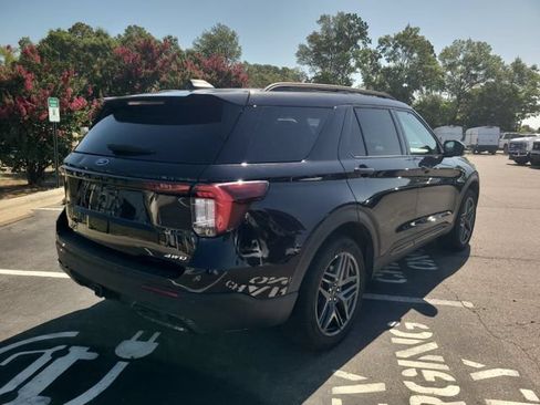 Certified 2025 Ford Explorer ST-Line w/ ST-Line Street Pack AWD/4WD image 5
