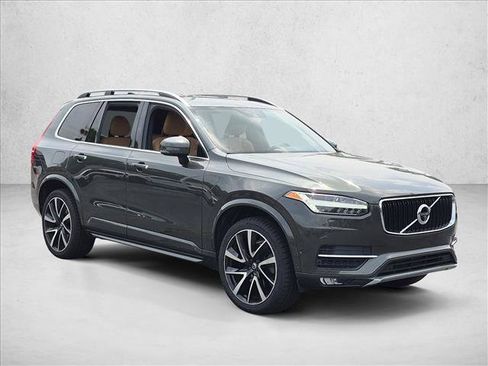 Used 2018 Volvo XC90 T6 Momentum w/ Convenience Package AWD/4WD image 3