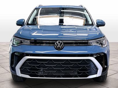 Used 2025 Volkswagen Taos SE w/ Panoramic Sunroof Package