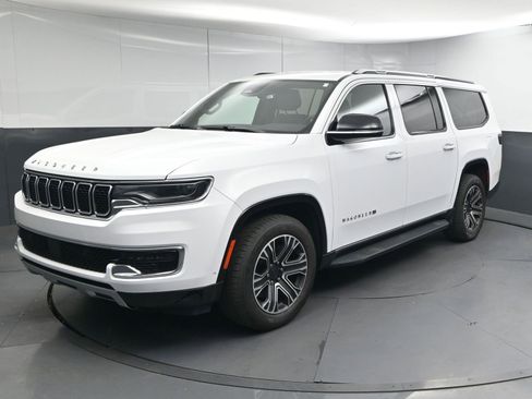 Used 2024 Jeep Wagoneer L Series II image 3